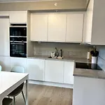Modern 2 Bedroom In Center 公寓 *