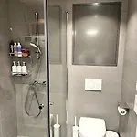 Modern 2 Bedroom In Center