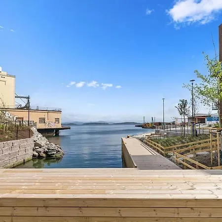 Modern 2 Bedroom In Center Apartmán