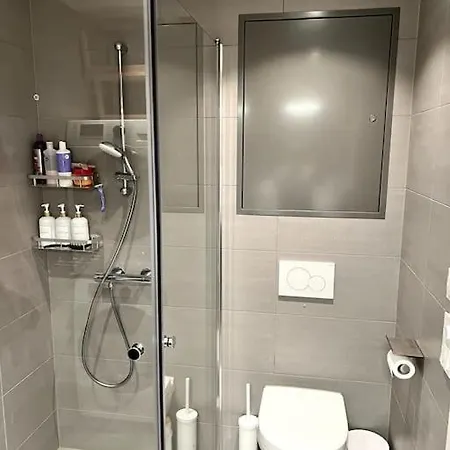 Modern 2 Bedroom In Center