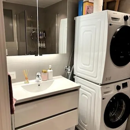 아파트 Modern 2 Bedroom In Center