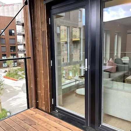 Modern 2 Bedroom In Center 스타방에르