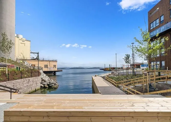 Modern 2 Bedroom In Center Leilighet