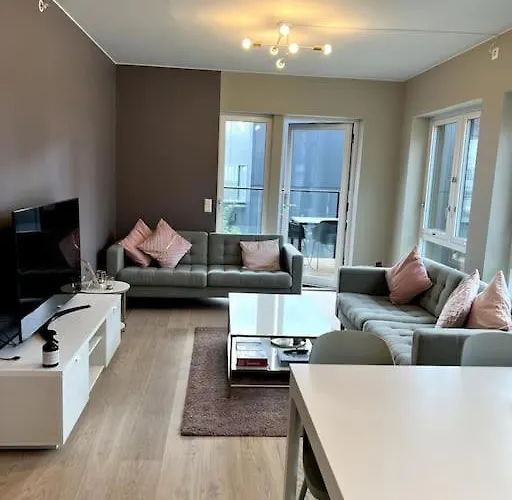 Modern 2 Bedroom In Center Leilighet