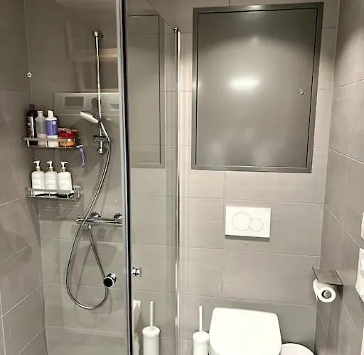 Modern 2 Bedroom In Center