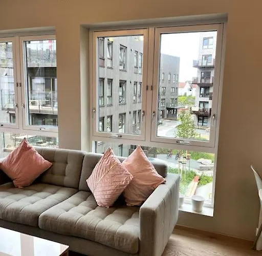Modern 2 Bedroom In Center Leilighet